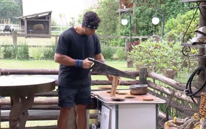 "Foi a noite mais tensa de todas", diz Tiago sobre a confusão na madrugada de sexta-feira (8) - A Fazenda 13