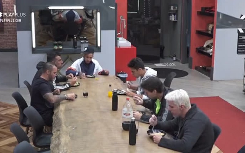 Grupo almoça e especula sobre Prova dos Homens - Power Couple Brasil 5