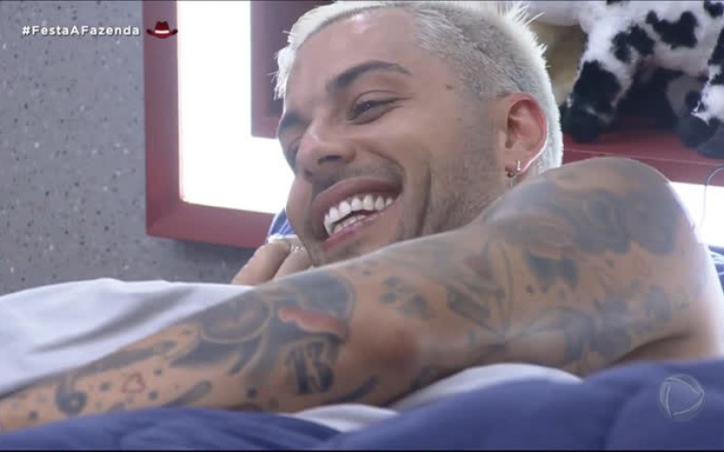 Gui Araujo leva um "fora" de Marina e peões se divertem - A Fazenda 13