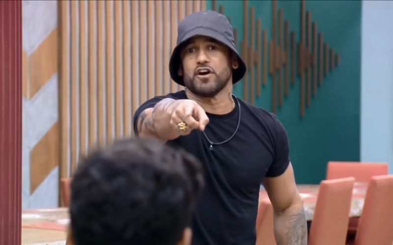 Hadballa e Mussunzinho trocam ofensas durante treta | Power Couple Brasil 6