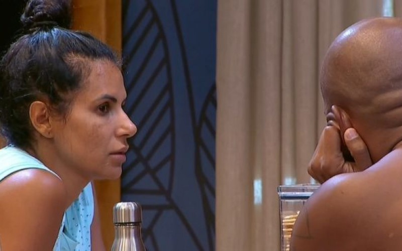 Jaciara se aproxima de Kaik e Fábio para formar nova aliança na Ilha Record