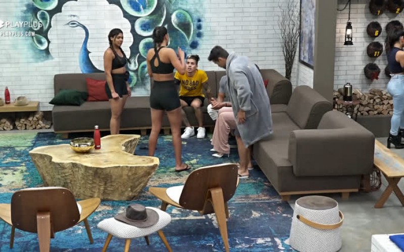 Jakelyne explica para peões a Prova do Fazendeiro - A Fazenda 12