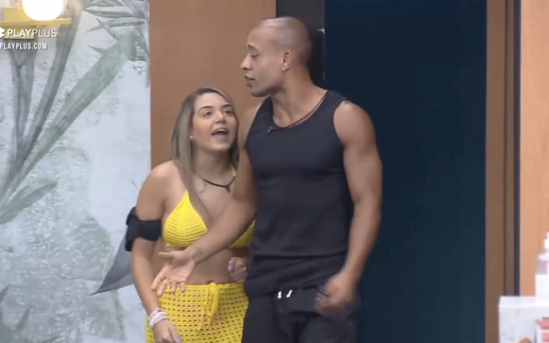 Karol perde a paciência após Mussunzinho jogar seu chinelo na piscina | Power Couple Brasil 6