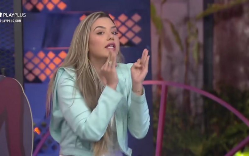 Karol se incomoda com Rogério e rebate falas | Power Couple Brasil 6
