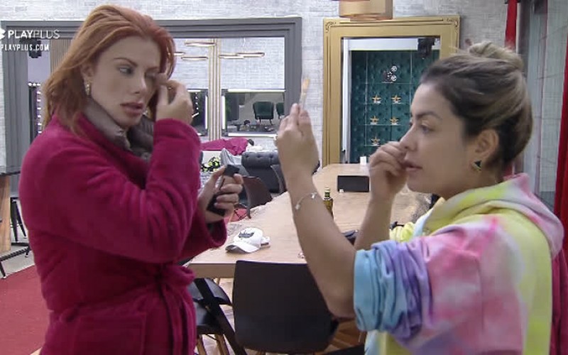 Li dá dicas de maquiagem para Deborah - Power Couple Brasil 5