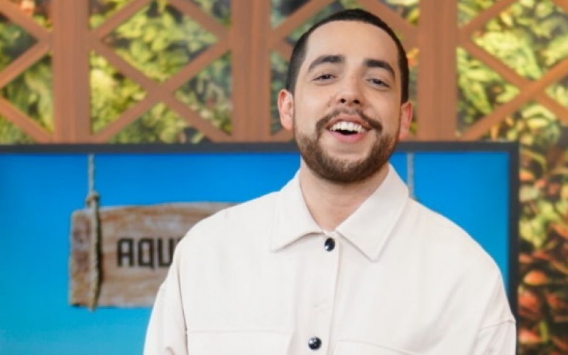 Live Aquecendo o Feno tem participação do ex-peão Igor Cotrim e dos jornalistas Felipeh Campos e Ciro Hamen