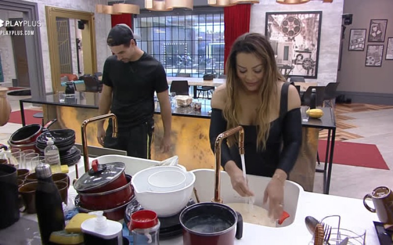 Louça suja é assunto entre os participantes - Power Couple Brasil 5