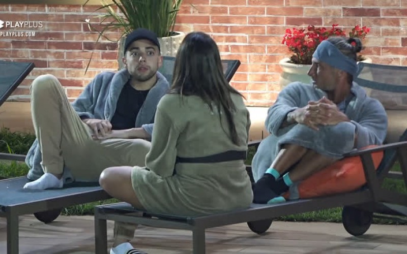 Lucas reclama com peões sobre afirmações de Lipe - A Fazenda 12