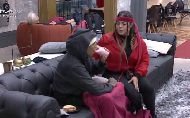 Machucado, Matheus recebe cuidados de Mari - Power Couple Brasil 5
