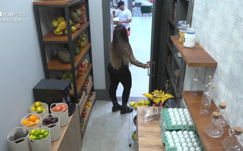 Mari simula barraco com Filipe na porta da despensa - Power Couple Brasil 5