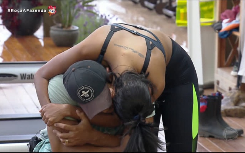 Mariano e Jakelyne compartilham mágoas enquanto Jojo desabafa com Mateus - A Fazenda 12