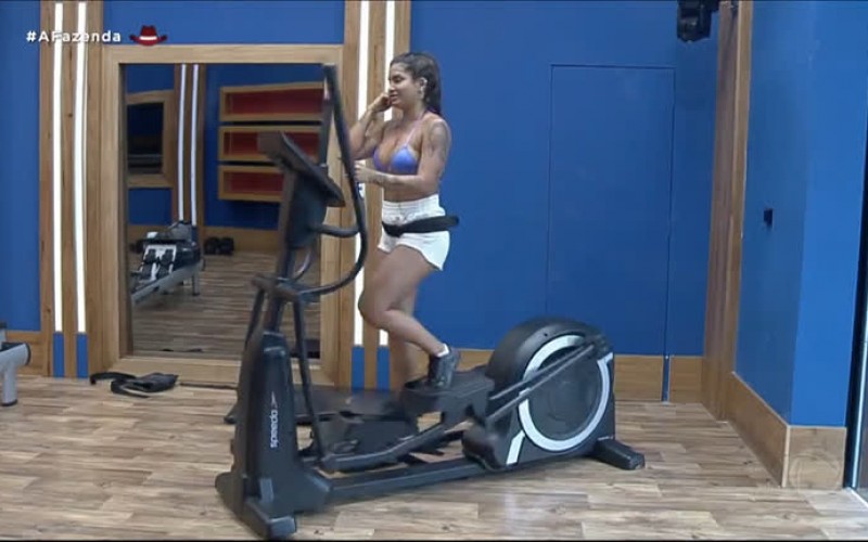 Marina Ferrari alfineta MC Gui: "Eu estou de olho" - A Fazenda 13