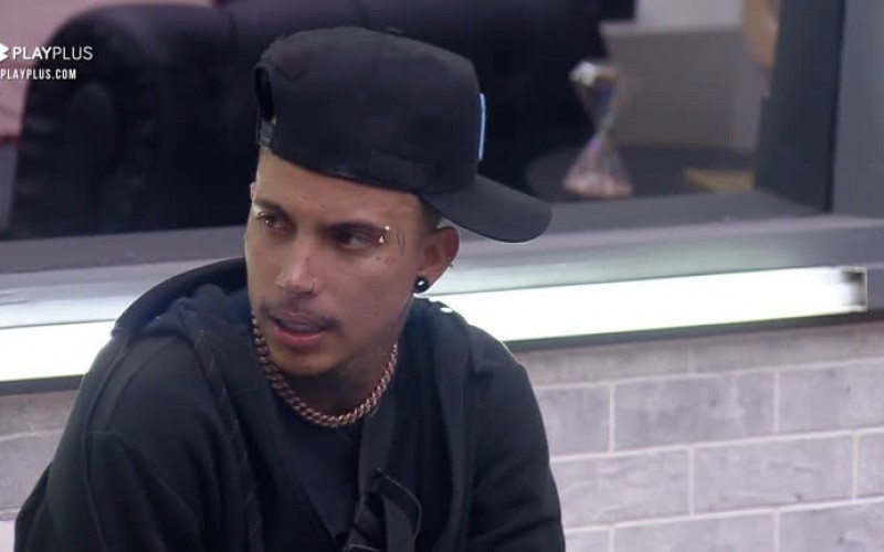 Matheus comenta briga de Filipe e Mirela em hotel: "Maior treta" - Power Couple Brasil 5