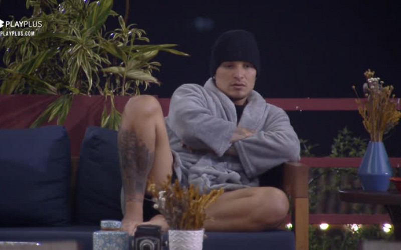 MC Gui reclama do barulho no quarto: "Estou no meu limite" - A Fazenda 13