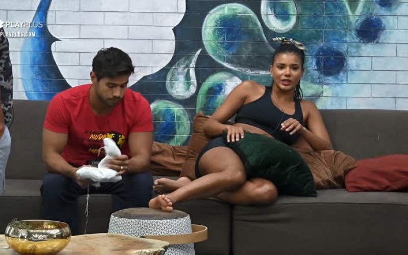 Mesmo com o pé machucado, Jakelyne elogia Prova do Fazendeiro - A Fazenda 12