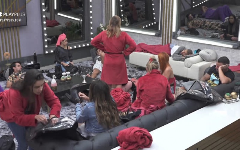 Mulheres decidem o que usar na festa Romance - Power Couple Brasil 5