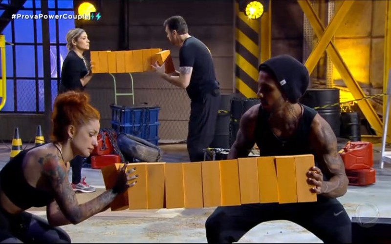 No último desafio, casais têm que segurar juntos 16 tijolos | Power Couple Brasil 6