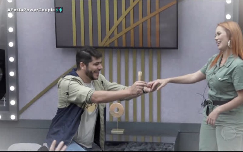 Noite da festa Romance teve de tudo, até pedido de casamento - Power Couple Brasil 5