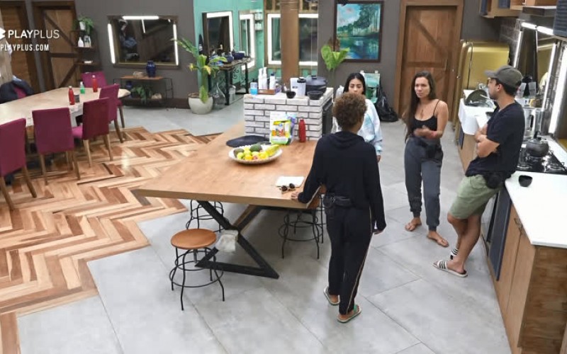 "O que o Mateus tem a ver com a sua relação com a Mirella?", pergunta Lucas a Lidi - A Fazenda 12