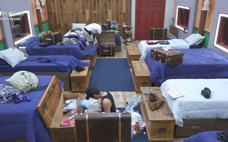 Pela última vez na temporada, finalistas organizam as malas - A Fazenda 13