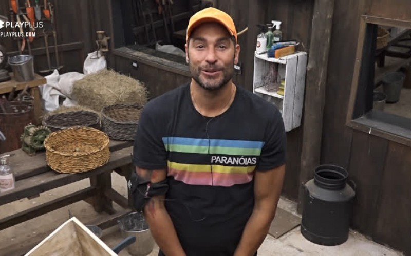 Peões gravam depoimentos para permanecer na sede - A Fazenda 13