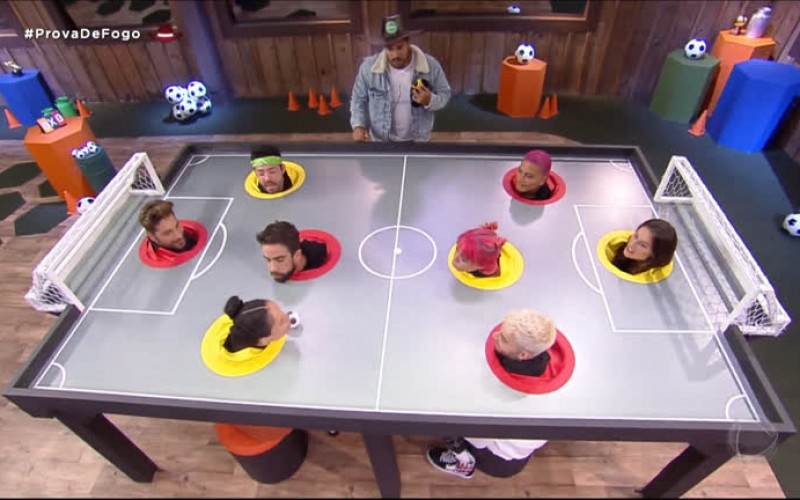 Peões participam de jogo de futebol com sopro e trocam farpas – A Fazenda 13