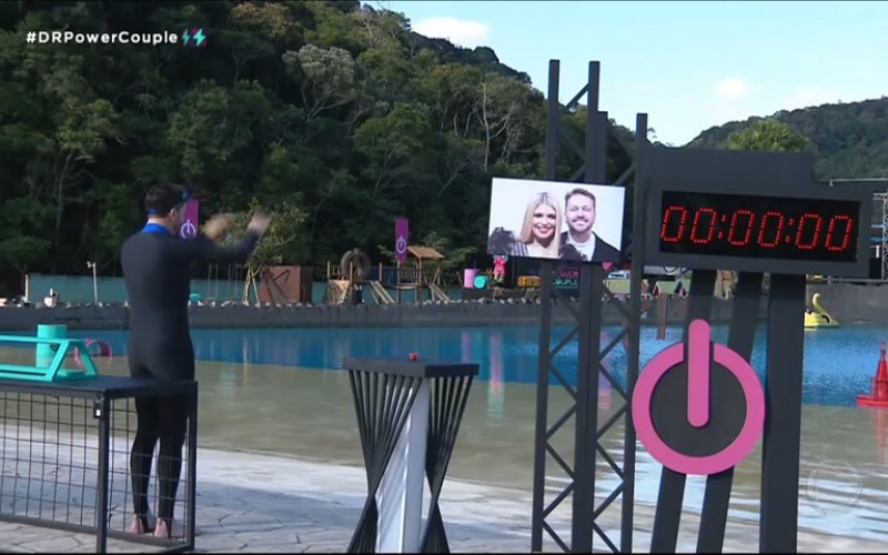 Prova dos Casais exige fôlego dos maridos para cumprir circuito aquático | Power Couple Brasil 6