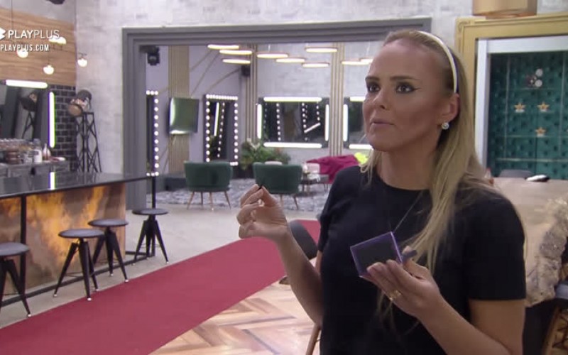 "Quando a orelha direita está vermelha e queimando, o que é?", questiona Nina - Power Couple Brasil 5