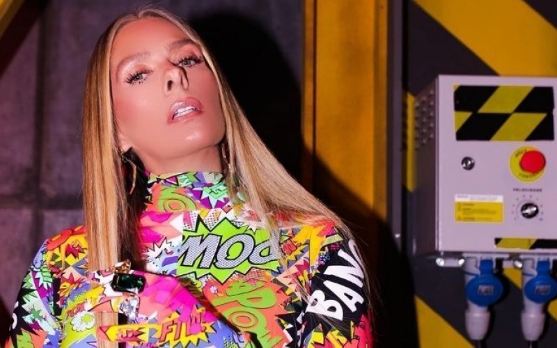 Relembre os looks de Adriane Galisteu que marcaram o Power Couple Brasil 6<br>