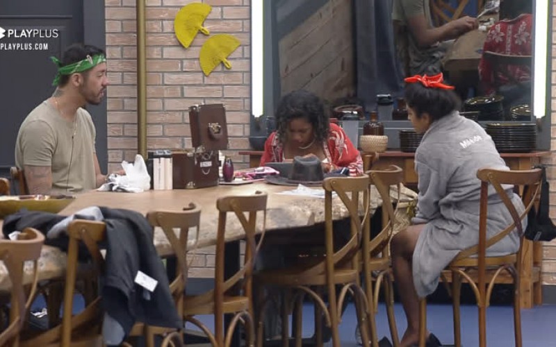 Rico puxa cantoria e peoas acompanham - A Fazenda 13