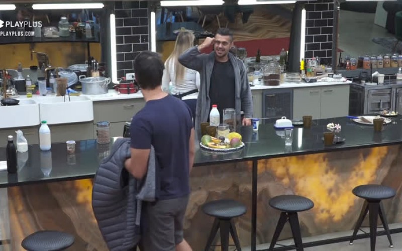 Rod se diverte ao contar história de Renata após a festa Romance - Power Couple Brasil 5