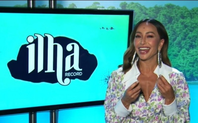 Sabrina Sato fala sobre desafio de apresentar o reality show Ilha Record