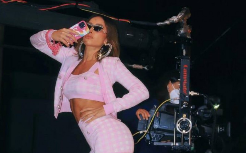 Sabrina Sato revela bastidores do novo reality show Ilha Record