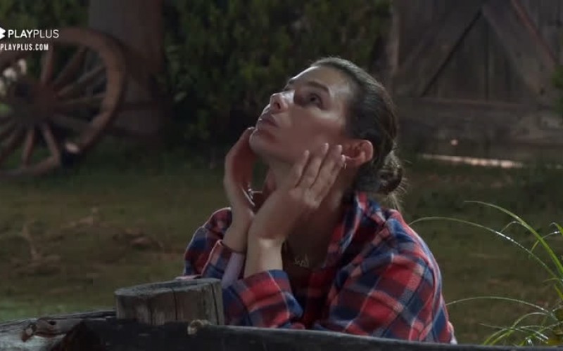 Sem sono, Dayane e Solange ficam pensativas na Baia - A Fazenda 13