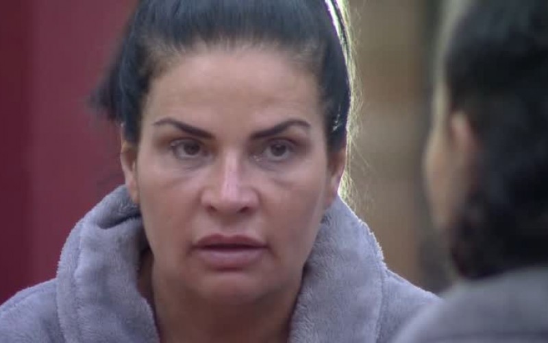Solange analisa fogos de artÃficio durante o programa: "A equipe do MC Gui trabalhou, hein" - A Fazenda 13