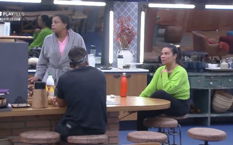 Solange e Tati conversam com Tiago sobre o retorno do cantor à sede - A Fazenda 13