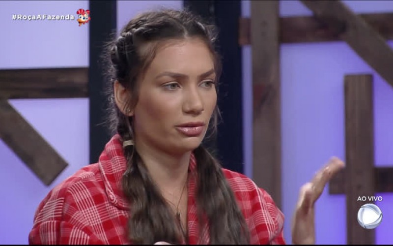 Stéfani, por discussão na semana, vota em Mateus - A Fazenda 12
