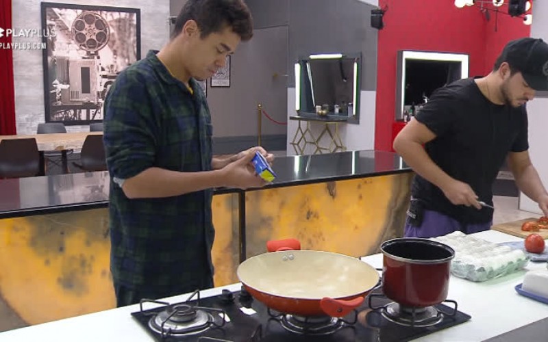Thiago e Fabio preparam o café da manhã dos casais - Power Couple Brasil 5