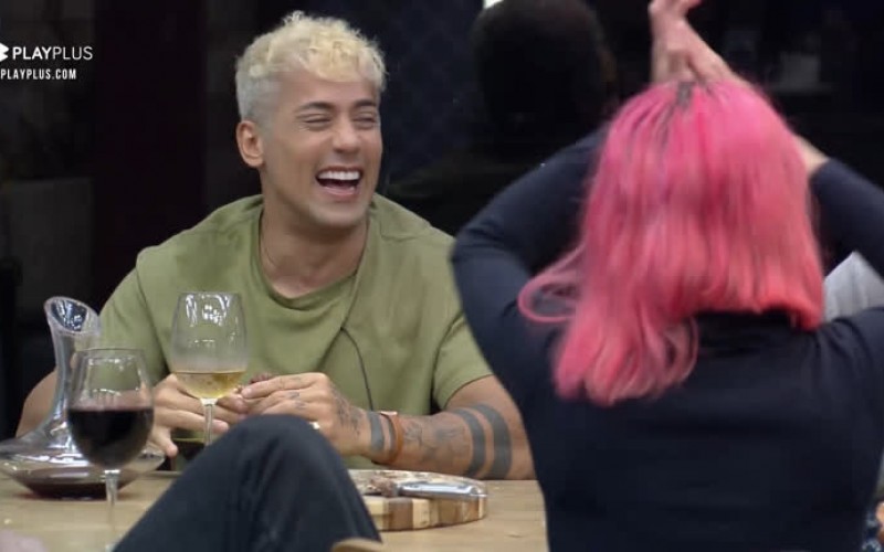 Tiago canta após Bil brigar com Rico – A Fazenda 13