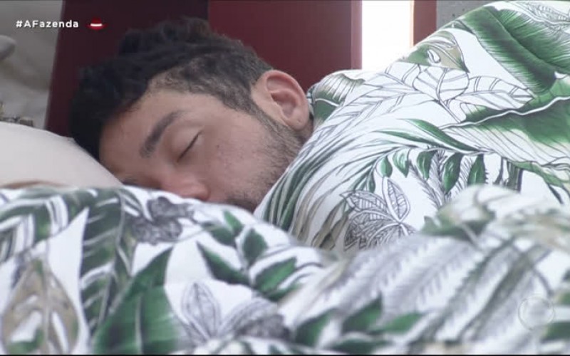 "Vai ter consequências", dispara Victor Pecoraro sobre Rico Melquiades - A Fazenda 13