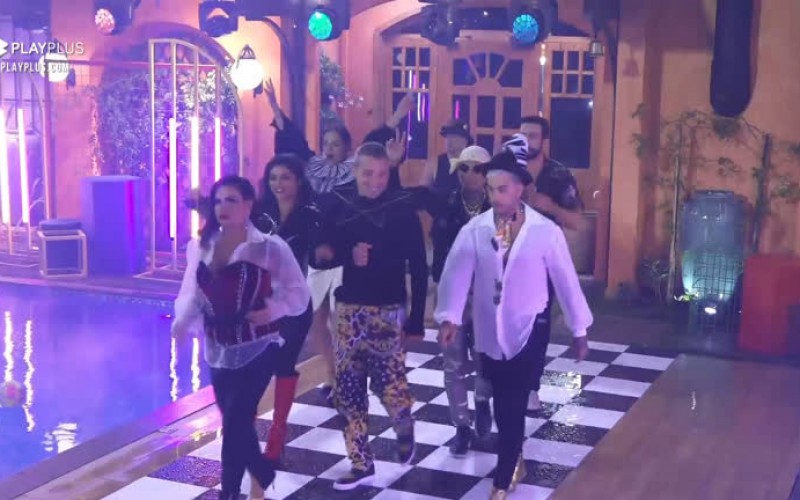 Veja o momento em que os peões entram na festa Surreal - A Fazenda 13