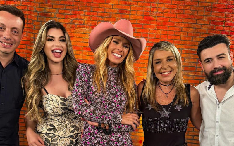Apresentadores do Link Podcast soltam spoilers do bate-papo com Galisteu sobre A Fazenda 16