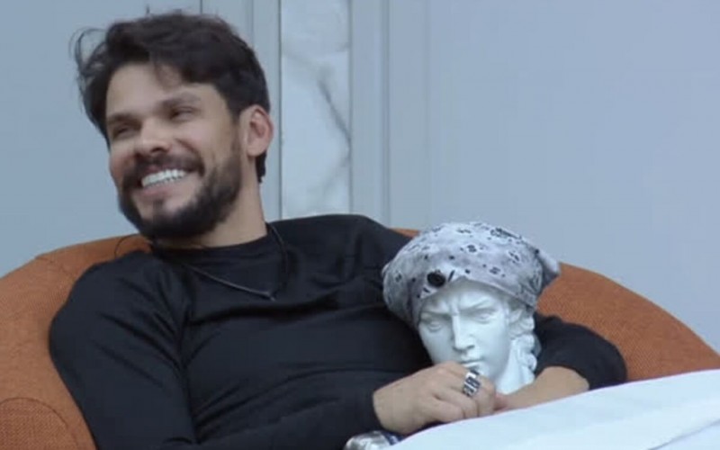 De melhor amigo a refém: entenda as últimas aventuras de Alfred na Mansão