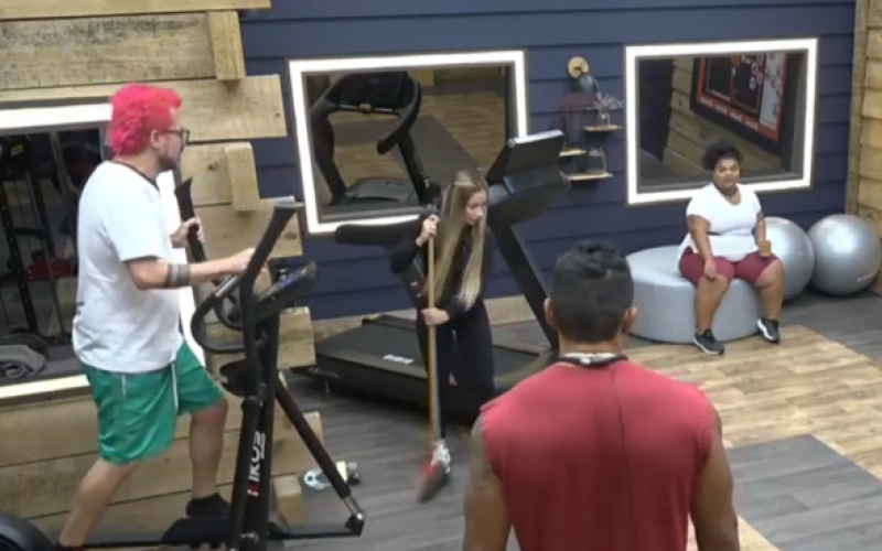 ‘Está pedindo para sair’, comenta Fernando Presto sobre Gizelly Bicalho