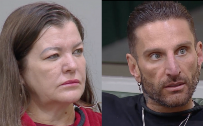 Fofoca privilegiada! Dona Geni e Guipa assistem rivais falando mal deles