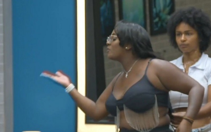 Jantar quente: Niick e Gyselle tretam por comida na Casa Azul