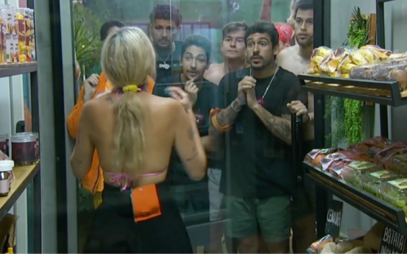 Lizi Gutierrez vai às compras e Casa Laranja recebe punição