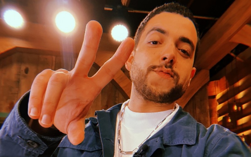 Lucas Selfie abre álbum de fotos e fã elogia: ‘Esse é o cara’