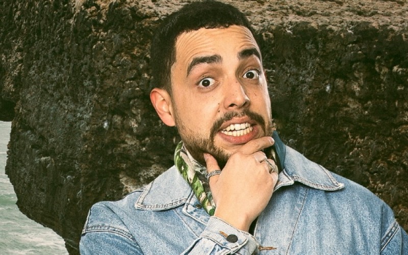 Lucas Selfie recebe a eliminada de A Fazenda 16 na Cabine de Descompressão nesta quinta (14)