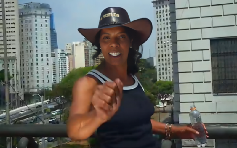 Na boca do povo! Márcia Fu vai às ruas e conquista o público na estreia da ‘Fuzenda’